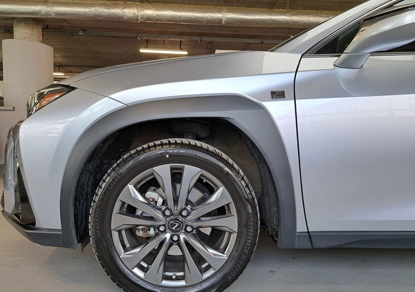Lexus UX cena 184900 przebieg: 4091, rok produkcji 2023 z Kraków małe 529